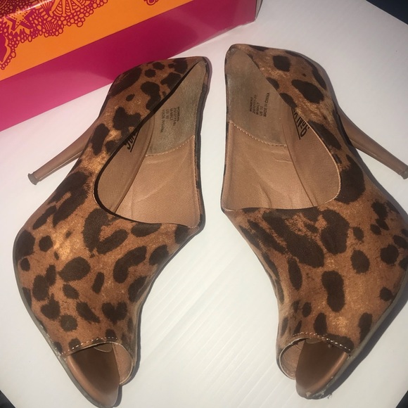 Mix No. 6 Leopard Print Peep Toe Heels - Picture 10 of 11